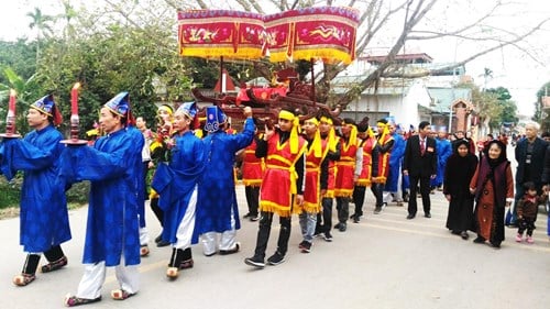 ga-mia--dac-san-vung-dat-co-duong-lam-092922_20200214_541.jpg Lễ rước gà ở Đường Lâm.