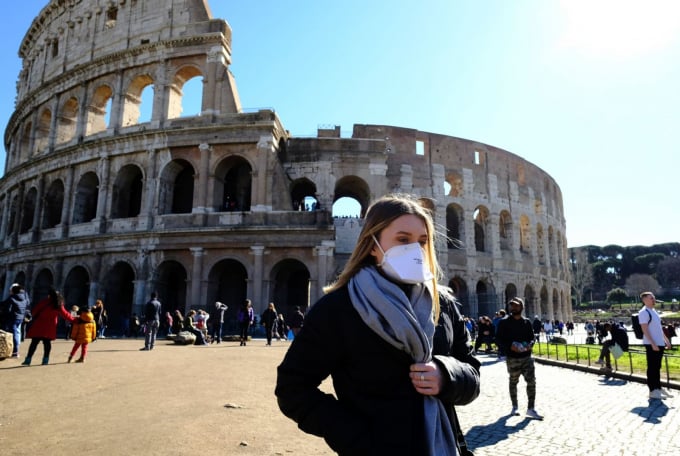 Dịch Covid-19 tiếp tục lan mạnh tại Italia. Ảnh: The Guardian.
