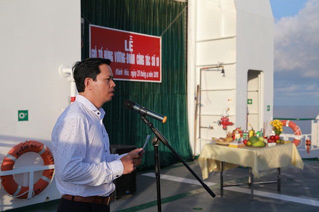gio-to-soi-day-gan-ket-coi-nguon-223048_20200401_327.jpg Tác giả phát biểu tại buổi lễ Giỗ Tổ Hùng Vương trên tàu KN 491. Ảnh: Lan Phương/VOV.