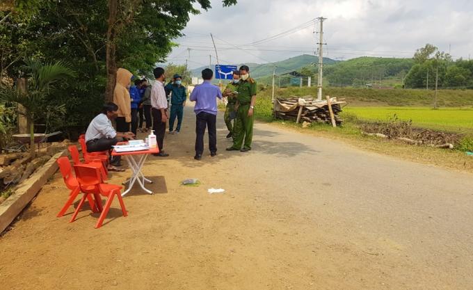Chốt kiểm soát dịch Covid-19, địa điểm nhân viên tại chốt bị nam thanh niên hành hung. Ảnh: ND.