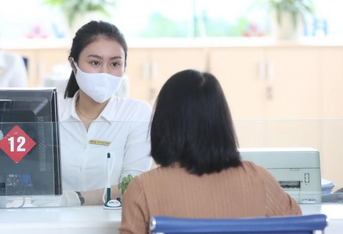 Khách hàng vay cá nhân có thể tiếp cận lãi suất từ 6%/năm. Ảnh: KC.