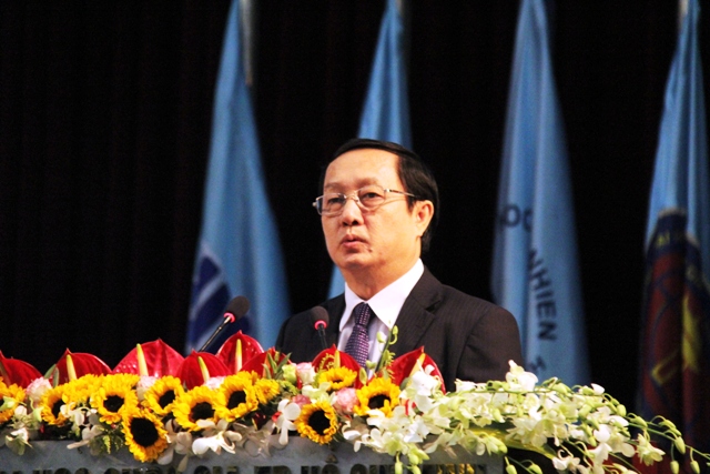 ong-huynh-thanh-dat-104934_410.jpg Ông Huỳnh Thành Đạt - Giám đốc Đại học Quốc gia TP.HCM.