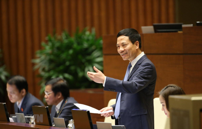 bo-truong-nguyen-chi-dung-bo-tri-nguon-luc-cho-dong-bao-thieu-so-con-thap-152017_20201106_693.jpg Bộ trưởng Thông tin - Truyền thông Nguyễn Mạnh Hùng: Hiện tượng gỡ bài đã giảm đáng kể, mỗi tuần chỉ có 1-2 vụ phải giải trình nhưng chủ yếu là do lỗi biên tập nên phải sửa lại. Ảnh: TTXVN.