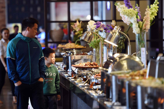 05-145031_668.jpg Buffet tại nhà hàng Vân Sam thuộc KDL Sun World Fansipan Legend.