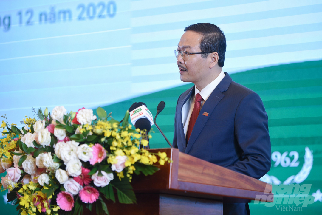 ky-niem-75-thanh-lap-va-ra-mat-he-sinh-thai-bao-nong-nghiep-viet-nam-112111_20201204_58.jpg Ông Nguyễn Ngọc Thạch - Bí thư Đảng ủy, Tổng Biên tập Báo Nông nghiệp Việt Nam - khẳng định: Dù mang tên gì, trong điều kiện nào, khó khăn hay thuận lợi, các thế hệ cán bộ, phóng viên, biên tập viên, người lao động của Báo luôn ghi nhớ, nỗ lực, cố gắng không ngừng làm theo lời căn dặn của Bác. Ảnh: Đinh Tùng.