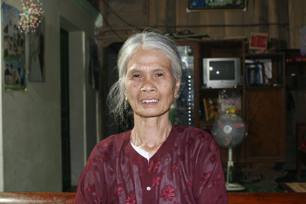 Bà Khiêm đau xót như đứt từng khúc ruột mỗi khi có chú cò trong vườn bị ốm chết hay bị bọn trộm cò bắn giết.