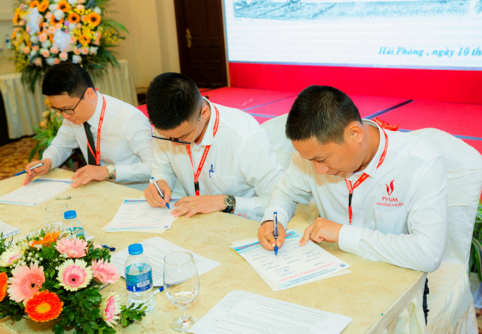 3a-ky-cam-ket-thi-dua-191011_427.jpg Ký cam kết thi đua thực hiện thắng lợi nhiệm vụ 2021.