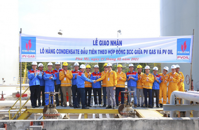 54606ae178f28bacd2e3-104204_644.jpg Các thành viên Ban điều phối BCC của PV GAS và PVOIL và đại diện 2 Tổng công ty thể hiện tình đoàn kết hợp tác.
