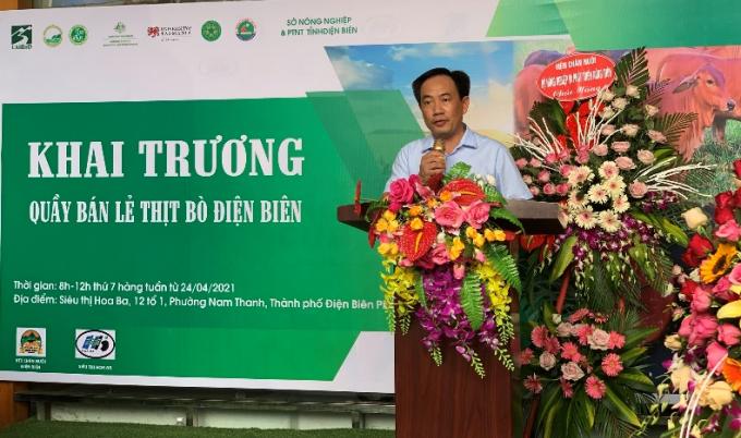 Đại diện các cơ quan, ban ngành khai trương quầy bán lẻ thịt bò tại Siêu thị Hoa Ba.