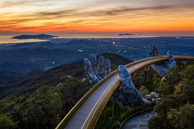 cau-vang-sun-world-ba-na-hills-5-101226_92.jpg Cầu Vàng – Cây cầu du lịch biểu tượng hàng đầu thế giới, Kỳ quan mới của thế giới…