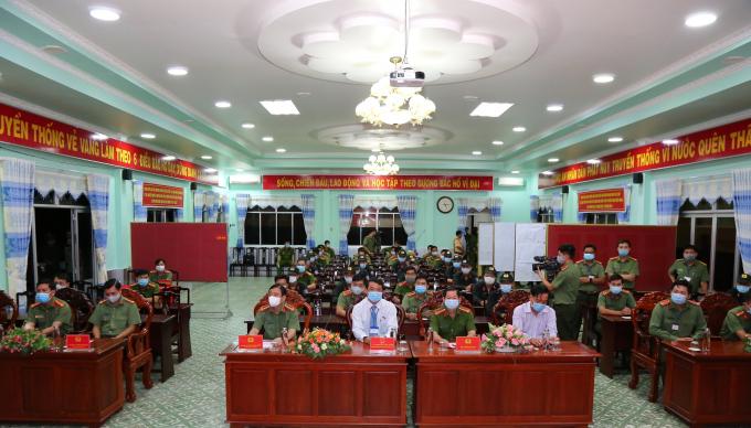 Khu vực bỏ phiếu số 09 đặt tại hội trường Công an tỉnh Sóc Trăng diễn ra khai mạc bầu cử đại biểu Quốc hội khóa XV và đại biểu HĐND các cấp nhiệm kỳ 2021 - 2026. Ảnh: Đức Trung.