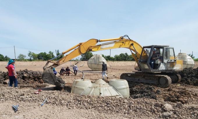Biogas tanks have been effectively used by many intensive and super-intensive shrimp farming households in treating waste. Photo: Minh Dam.