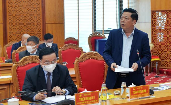 Ông Trần Hồng Minh, Bí thư Tỉnh ủy Cao Bằng báo cáo tình hình phát triển kinh tế - xã hội của tỉnh. Ảnh: Vũ Tiệp.
