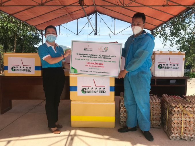Phú Hưng và GREENFEED phối hợp hỗ trợ thực phẩm cho các hộ dân bị ảnh hưởng trực tiếp bởi Covid-19.