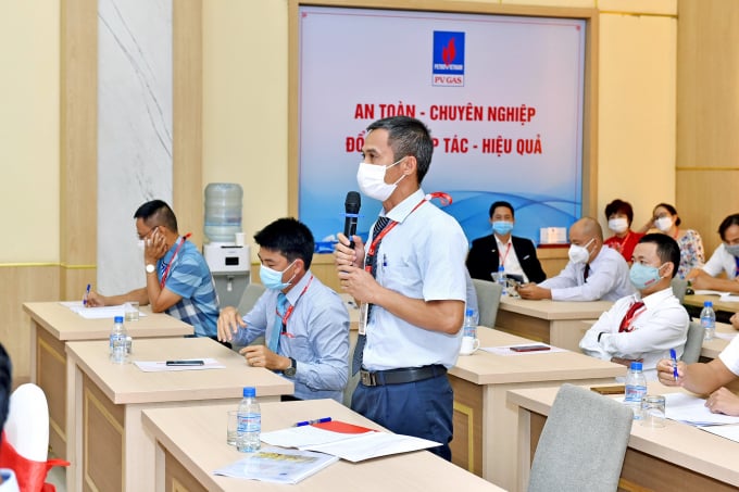 kdn--hn-1-122348_147.jpg Người lao động tham gia ý kiến đóng góp tại Hội nghị.