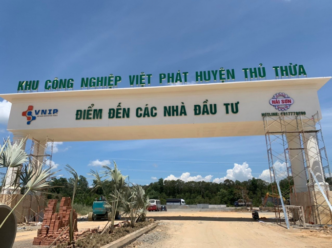 viet-phat-1-095540_990.jpg Khu công nghiệp Việt Phát của Chủ đầu tư - Công ty Tân Thành Long An đang có lợi thế rất lớn nhờ sở hữu quỹ 'đất sạch' khổng lồ.