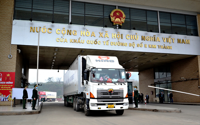 van-phong-sps-viet-nam-de-nghi-phoi-hop-dai-su-quan-tai-trung-quoc-135143_310.jpg Xuất khẩu nông sản qua Cửa khẩu Kim Thành (Lào Cai). Ảnh: Quốc Hồng/Báo Nhân dân.