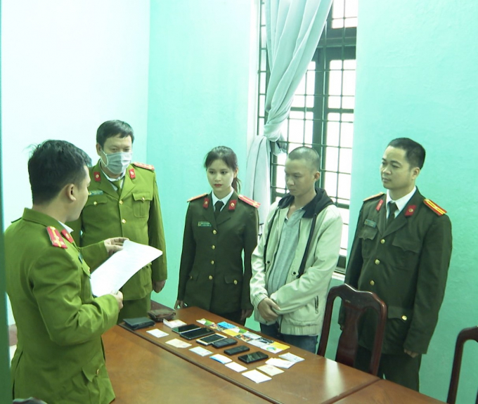 anh-170321_930.jpg Công an tiến hành lệnh bắt giữ đối tượng Lê Thành Nhân. Ảnh. T.H.