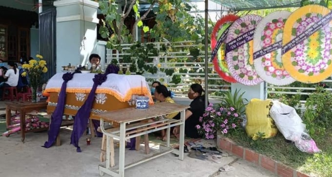 059658781c88ebd6b299-200724_218.jpg Gia đình tổ chức hậu sự cho bé gái. Ảnh: L.K