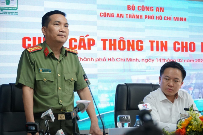 Đại tá Nguyễn Sỹ Quang, Phó giám đốc Công an TP.HCM và ông Từ Lương, Phó giám đốc Sở TTTT TP. HCM chủ trì cung cấp thông tin vụ việc. Ảnh: Minh Trường.