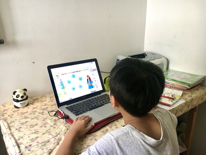 65d70918-b1f1-4a38-b6f6-75593d2c3118-194841_535.jpeg Học sinh TP.HCM học trực tuyến trong thời gian nghỉ phòng chống dịch Covid-19.