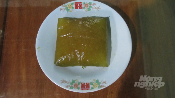 Bánh âm chín nhuyễn có màu vàng trong như hổ phách. Ảnh: H.Tiến.