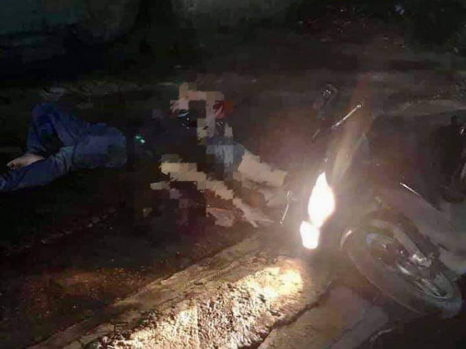 3-071137_276.jpg Hiện trường vụ nổ súng khiến 1 người tử vong tại chỗ và 1 người bị thương nặng. Ảnh: Anh Nguyên.