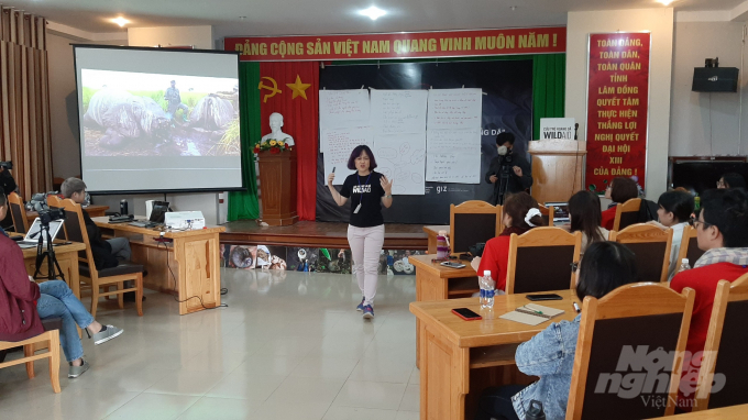 Bà Hoàng Thị Minh Hồng, Giám đốc Trung tâm CHANGE thông tin Việt Nam là nước tiêu thu sừng tê giác lớn nhất thế giới. Ảnh: Toán Nguyễn.