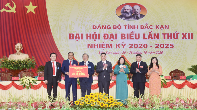 2-203451_184.jpg TP.HCM tặng quà tỉnh Bắc Kạn. Ảnh: Duy Khánh.