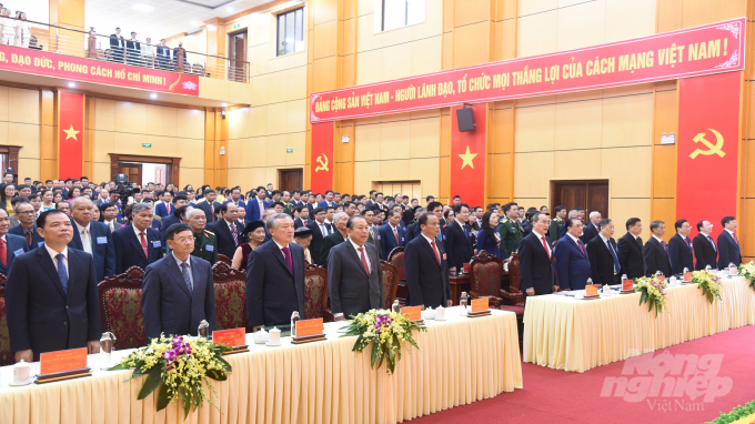 4-083511_982.jpg Các đồng chí lãnh đạo, nguyên lãnh đạo Đảng, Nhà nước và các cơ quan Trung ương tham dự đại hội Đảng bộ tỉnh Bắc Kạn lần thứ XII. Ảnh: Toán Nguyễn.