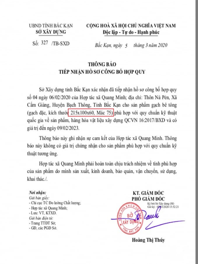 Thông báo tiếp nhận hợp quy của Sở Xây dựng Bắc Kạn thể hiện rõ loại gạch mà HTX Quang Minh đang sản xuất có kích thước 215x100x60mm, khác với 2 loại gạch đã được đưa vào xây dựng trụ sở xã Cao Kỳ. Ảnh: Sở Xây dựng Bắc Kạn.