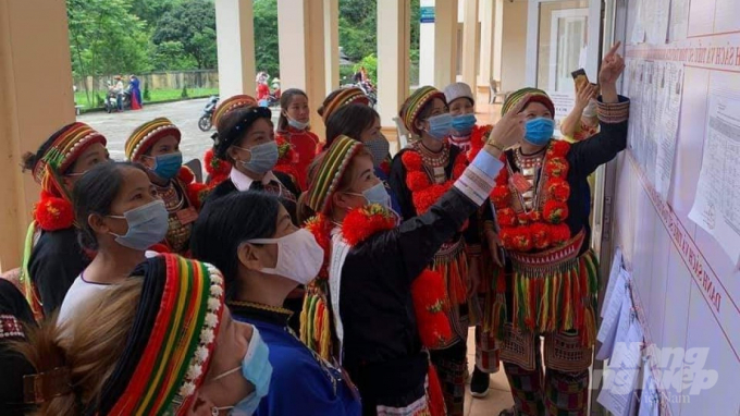 123-120723_109.jpg Cử tri người dân tộc Dao tại xã Ngọc Phái, huyện Chợ Đồn, tỉnh Bắc Kạn coi việc đi bầu cử là ngày hội thực sự. Ảnh: T.N.