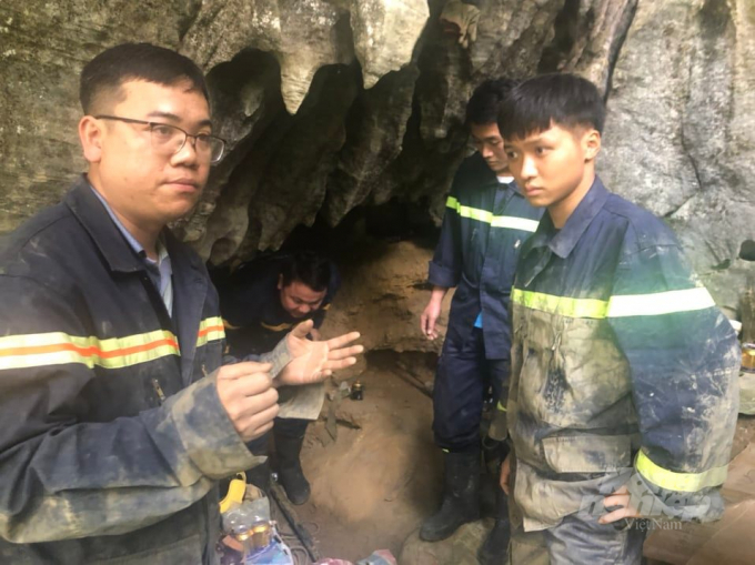 1-182712_7.jpg Lực lượng cứu nạn nỗ lực tìm kiếm các nạn nhân mất tích. Ảnh: Ngọc Tú.