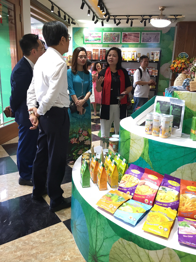 Sàn giao dịch nông đặc sản sẽ là cơ hội tuyệt vời cho người dân TP.HCM và các tỉnh lân cận có thể dễ dàng mua được thực phẩm sạch, đặc sản của cả nước mà không phải đi xa. Ảnh: Tấn Phúc.