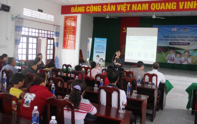 hg-2-175205_322.jpeg Bác sĩ chuyên khoa 1 Nguyễn Vĩnh Hoàng Oanh, Trung tâm Tư vấn Dinh dưỡng Vinamilk tập huấn kiến thức chuyên môn về dinh dưỡng cho trẻ. Ảnh: Dũng Thanh.