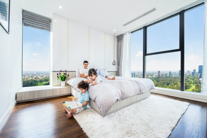 Những khung cửa kính từ sàn tới trần đang là xu hướng được ưa chuộng trên thế giới. Ảnh: Vũ Vân.