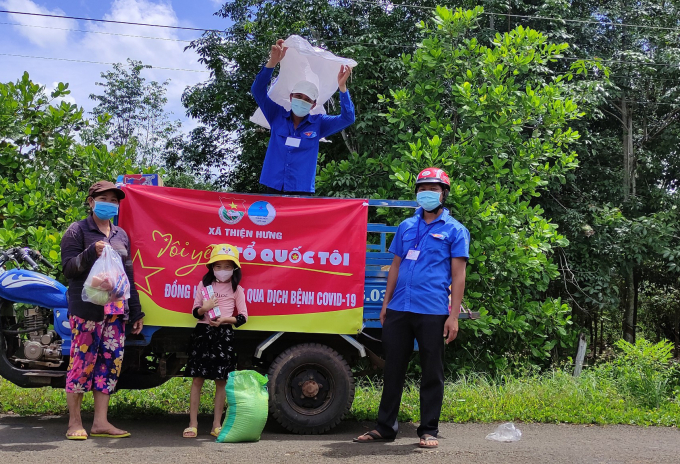 Chuyến xe lưu động thu gom nông sản tiêu thụ giúp bà con nông dân xuất hiện khắp vùng biên. Ảnh: CTV.