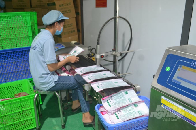 Nhãn mác cũng được chuẩn hóa. Ảnh: Trần Trung.