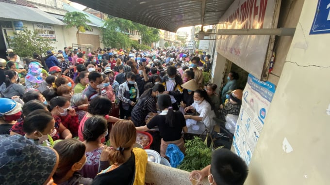 556139c437ecfbb2a2fd-192533_744.jpg Dù mỗi năm chỉ tổ chức 1 lần, phiên chợ thu hút đông đảo người dân địa phương và khách du lịch mọi miền cả nước.