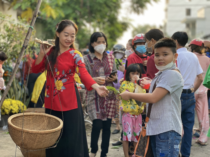 588d7fe870c0bc9ee5d1-192604_260.jpg Bất kỳ ai cũng được tham gia vào phiên chợ đặc biệt này.