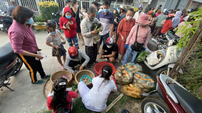7c7c55335a1b9645cf0a-192944_667.jpg Dù chỉ diễn ra sau khoảng một giờ đồng hồ, nhưng mặt bằng phiên chợ luôn sạch sẽ, gọn gàng, đảm bảo an ninh trật tự.
