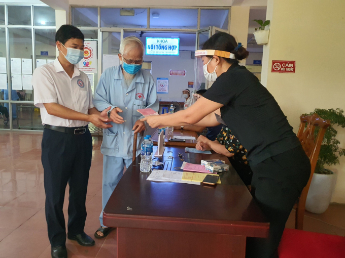 benh-vien-y-hoc-co-truyen-tinh-vinh-phuc-110142_692.jpg Hướng dẫn, giúp đỡ cử tri thực hiện quyền bầu cử tại Bệnh viện Y dược cổ truyền tỉnh Vĩnh Phúc.