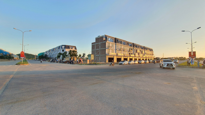 Đại lộ Lê Hồng Phong và Đại lộ Hùng Vương với hệ thống shophouse của 2 tiểu khu Long Sơn và Thiên Long khẳng định vị thế tiên phong của dự án nơi trung tâm hành chính mới của thành phố.