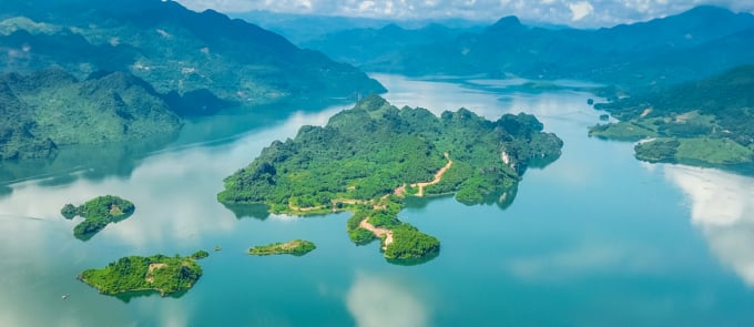anh-1-214831_258.jpeg Thung Nai – Cao Phong (Hòa Bình) đẹp như một bức tranh.