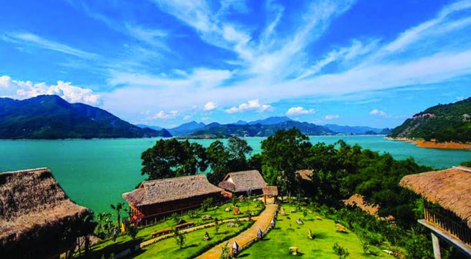 Sự phát triển của ngành công nghiệp không khói là minh chứng cho sức hấp dẫn của Hòa Bình trong phát triển kinh tế chung.