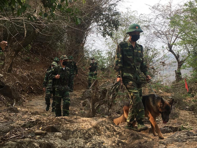1-092959_702.jpg Các chiến sỹ biên phòng làm nhiệm vụ tuần tra. Ảnh: BĐBP.