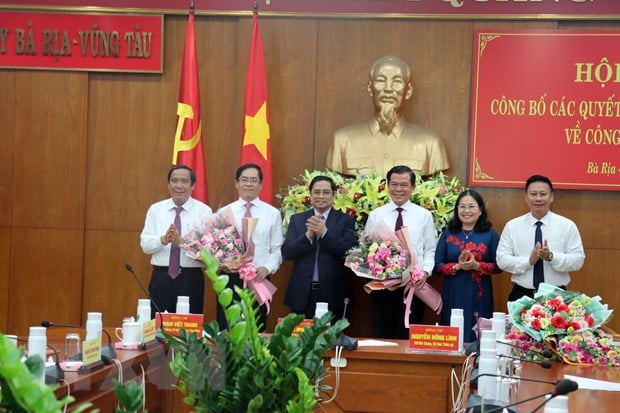 Tỉnh ủy Bà Rịa-Vũng Tàu và Tây Ninh chúc mừng ông Nguyễn Hồng Lĩnh và ông Phạm Viết Thanh. Ảnh: TTXVN.