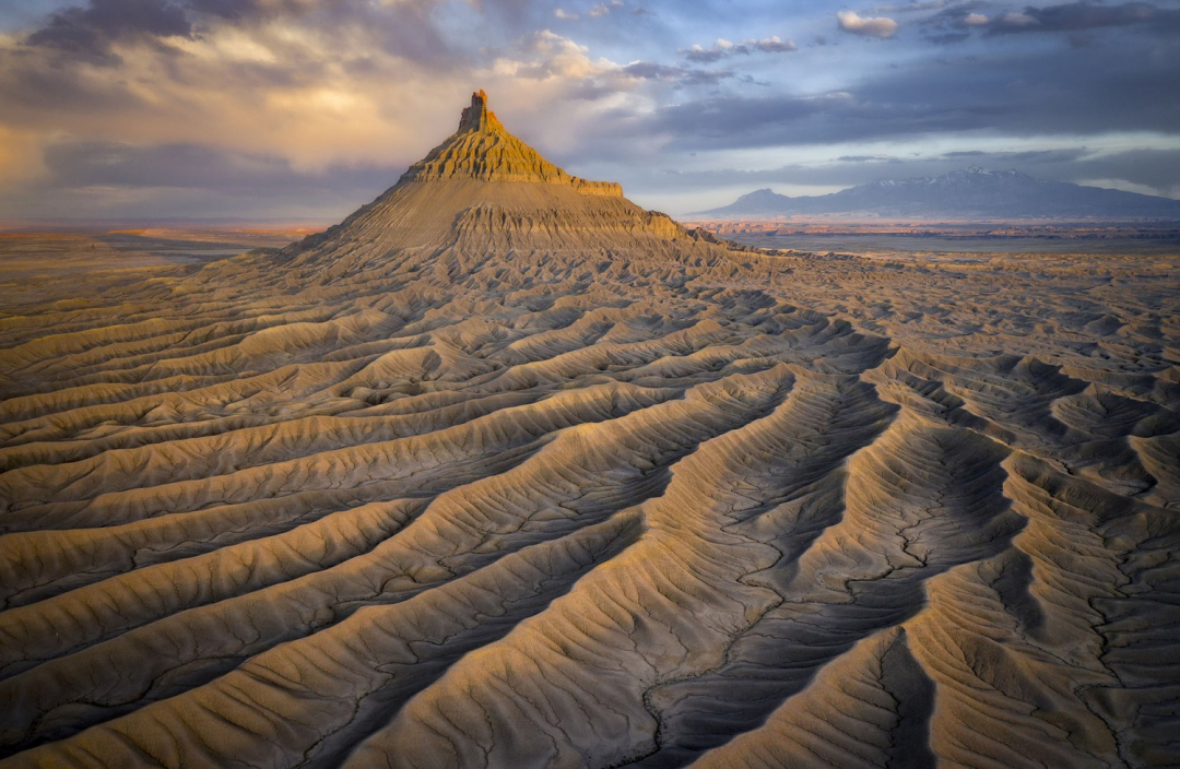 4-101529_886.jpg Dãy núi đặc biệt ở Badlands, bang Utah, Mỹ.