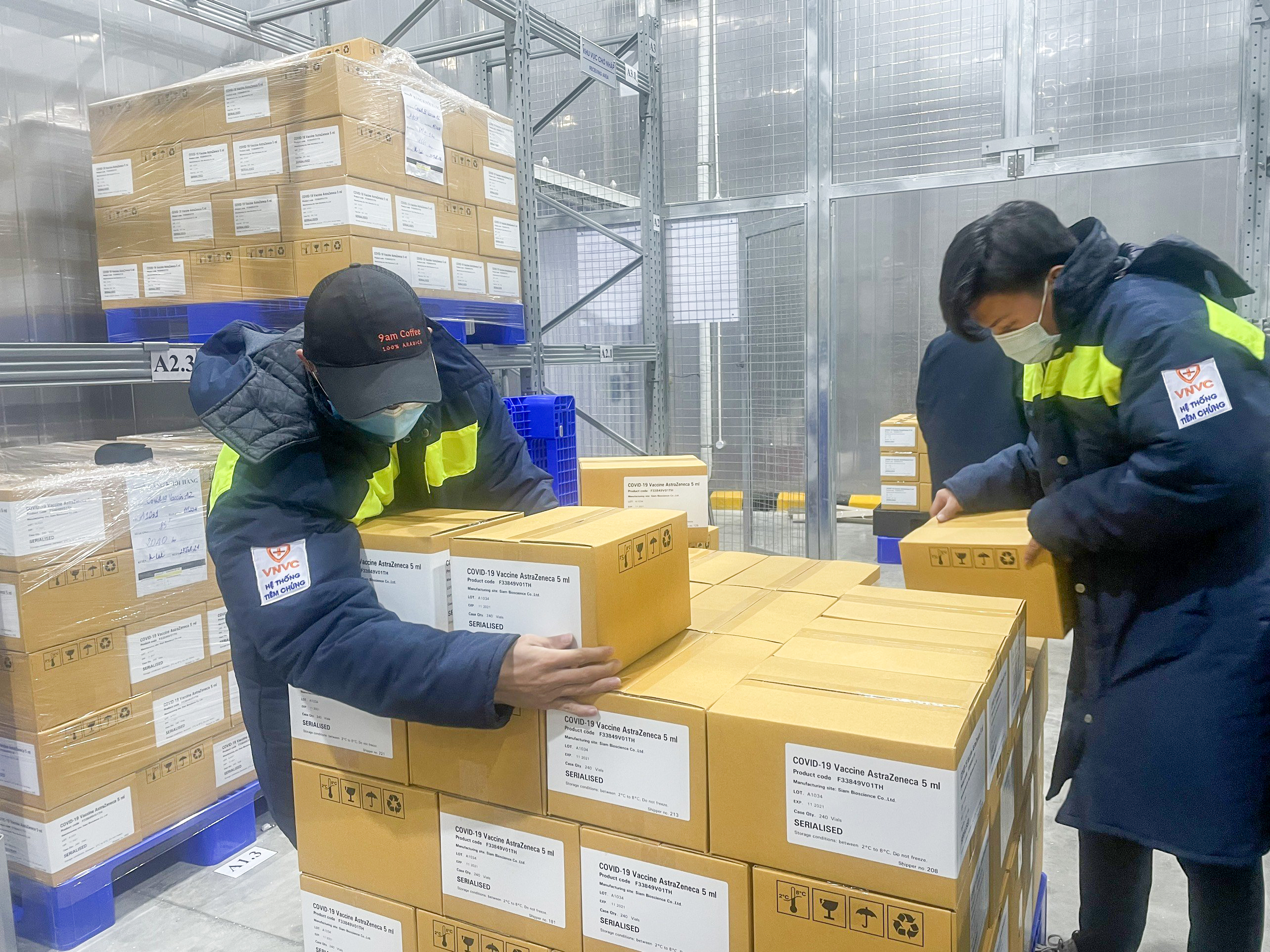 Vacxin AstraZeneca bảo quản trong kho của VNVC.