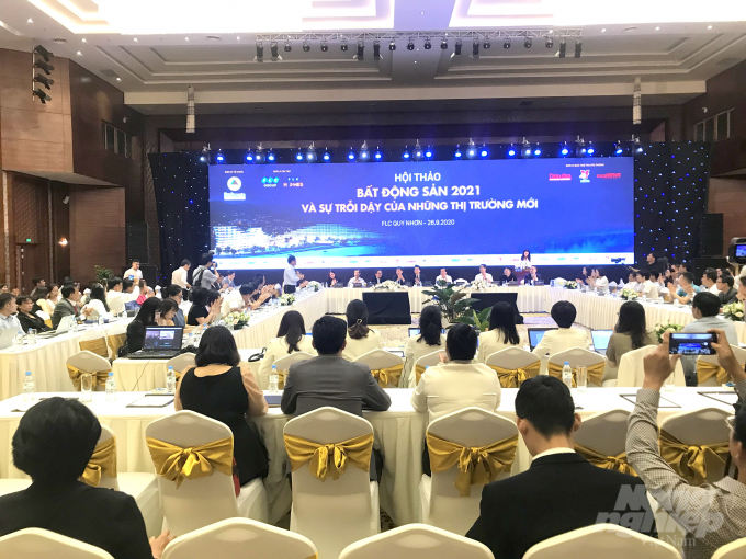 Hội thảo 'Bất động sản 2021 và sự trổi dậy của những thị trường mới' thu hút hàng trăm doanh nghiệp, nhà đầu tư đang kinh doanh dịch vụ bất động sản. Ảnh: Vũ Đình Thung.